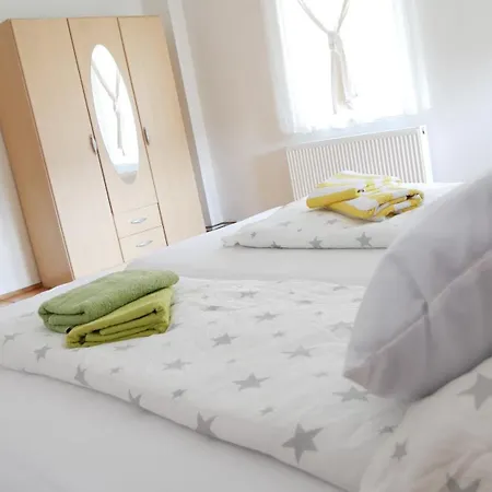 Lerchenhof Tatil parkı *